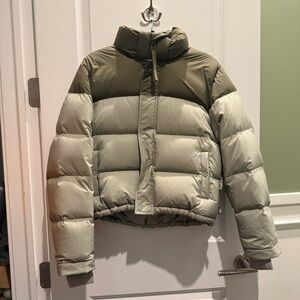 Aritzia TNA Super Puff Shorty